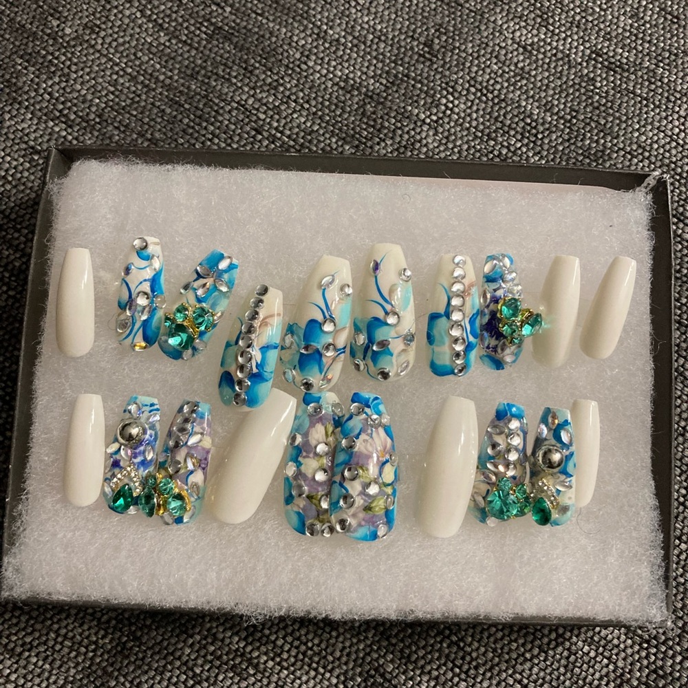 Elegant 3D Design Press-on Nails